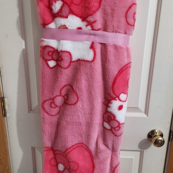 HELLO KITTY Bow Blanket Faux Rabbit Fur NWT - Picture 4 of 5
